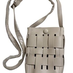 ✨ Chic & Compact Woven Crossbody Purse 👜🤍